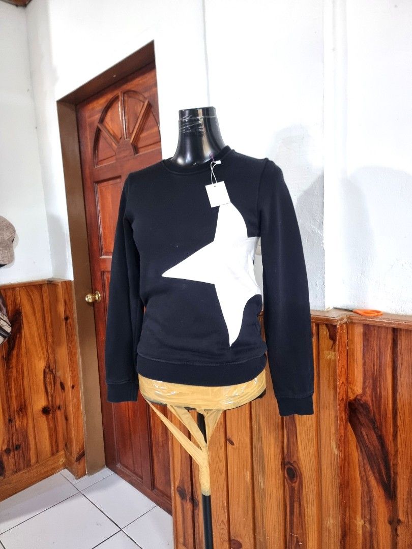 Msgm ladies sweatshirt size S likenew (Category: Others Tops) located in La Trinidad. Submitted by designeritems2000 (Listing ID 1464136639, Image 3). Description: .