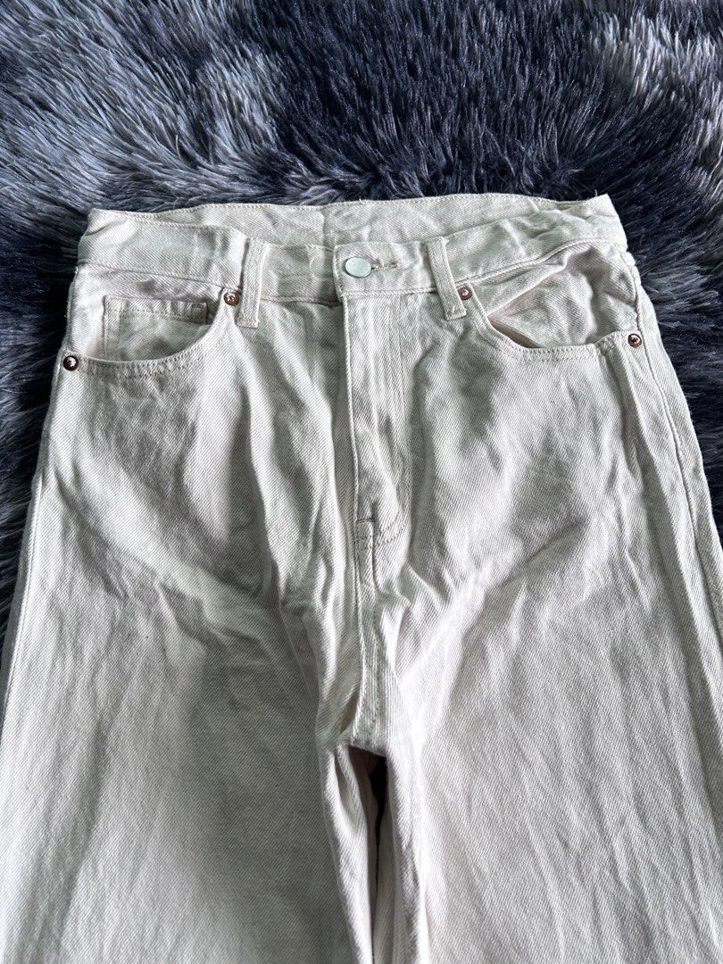Muji Baggy Jeans Size 28 (Category: Jeans) located in Baao. Submitted by prettysixtythrift_17 (Listing ID 1464022502, Image 3). Description: Muji Baggy Jeans ▪️Waistline: 28 to 30 ▪️Length: 39 ▪️Hem: 9 ▪️Hips: 16 ▪️Leg Thigh: 11 ▪️Rise: 12.5 ▪️Inseam: 28.5.