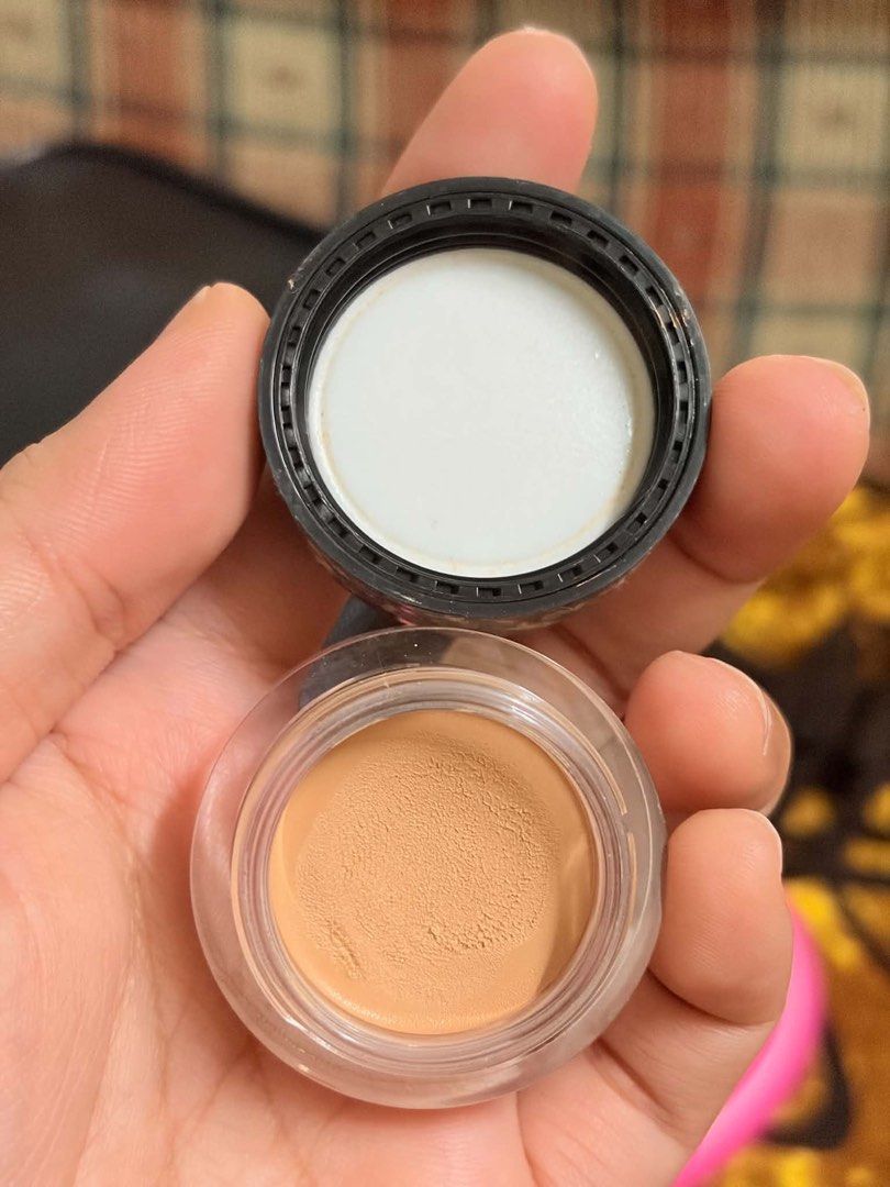 NARS SOFT MATTE CONCEALER (Category: Makeup) located in Manila. Submitted by mhaaudelacruzz (Listing ID 1464086841, Image 2). Description: Original, bought in Japan No box Used once or twice Shade: Light 2 or Vanilla 6.2grams.
