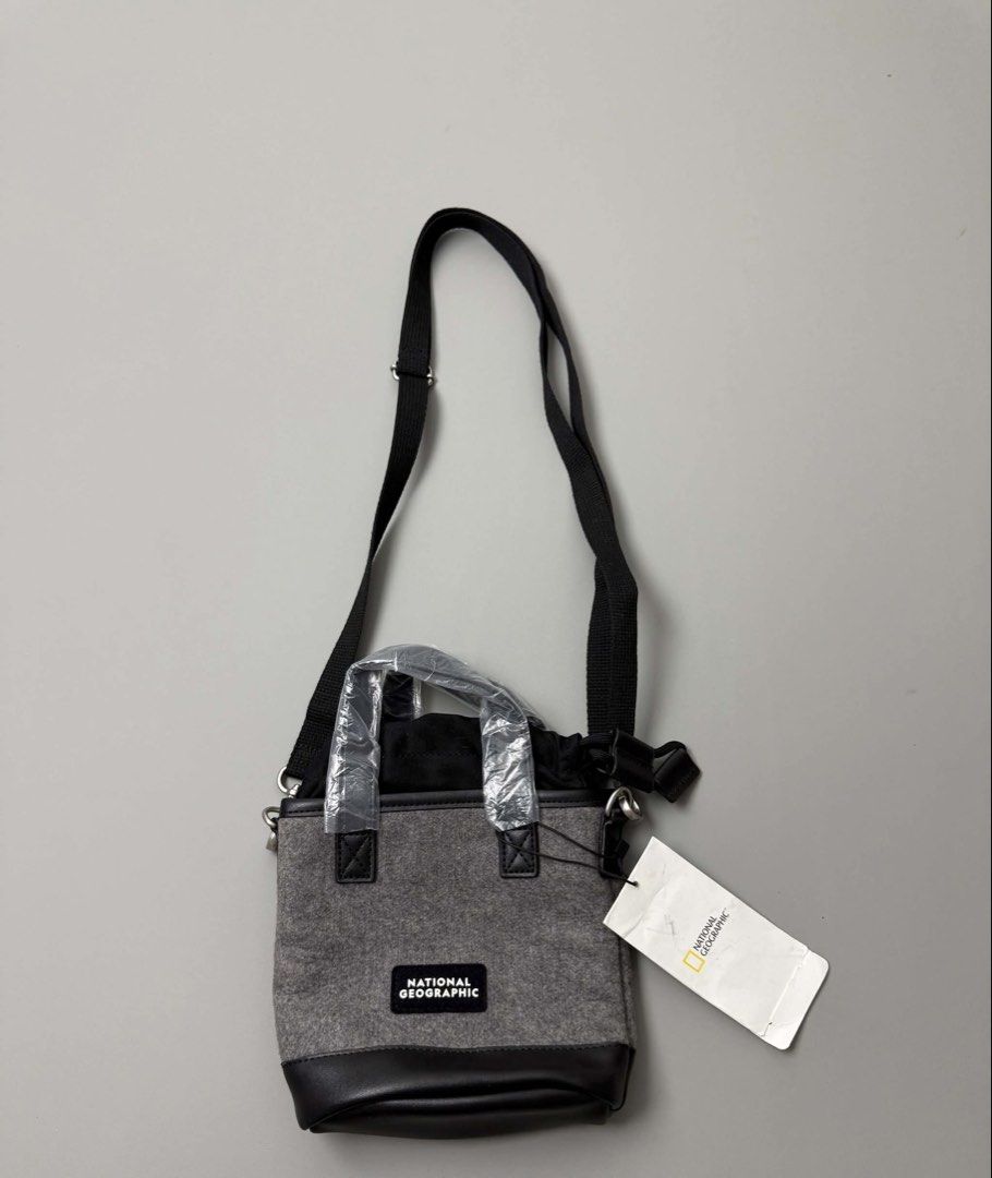 NATIONAL GEOGRAPHIC (Category: Cross-body Bags) located in Guagua. Submitted by sweetboyy (Listing ID 1464059561, Image 1). Description: NATIONAL GEOGRAPHIC APPAREL MINI CROSSBODY BAG.