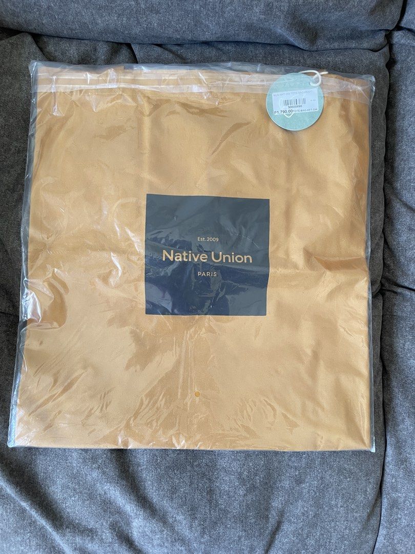 Native Union Paris Tote Bag - Mustard (Category: Tote Bags) located in Quezon City. Submitted by kaylas__ (Listing ID 1463952316, Image 1). Description: Gold tote bag from Native Union. Still in original packaging. Price is slightly negotiable 📍Eastwood.