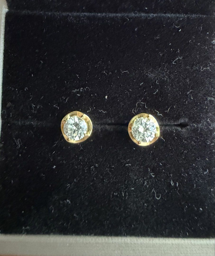 1 ct natural Diamond earrings , 18k Yg (Category: Earrings) located in Las Pinas. Submitted by cath_mill (Listing ID 1463984594, Image 1). Description: Natural diamond classic studs 1 ctw .50 ct + .50 ct round brilliant buo HK setting, 18k yg silicon lock Bnew w box & certificate Ships from Las Pinas Thank you.
