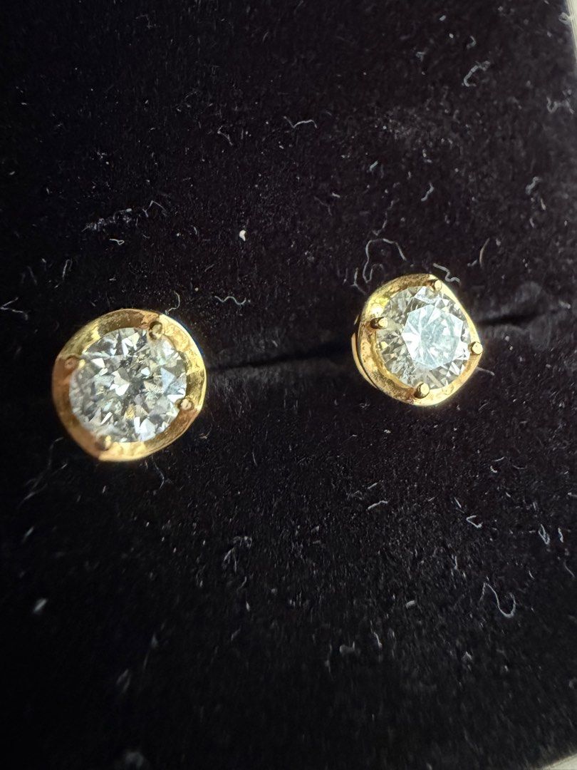 1 ct natural Diamond earrings , 18k Yg (Category: Earrings) located in Las Pinas. Submitted by cath_mill (Listing ID 1463984594, Image 2). Description: Natural diamond classic studs 1 ctw .50 ct + .50 ct round brilliant buo HK setting, 18k yg silicon lock Bnew w box & certificate Ships from Las Pinas Thank you.
