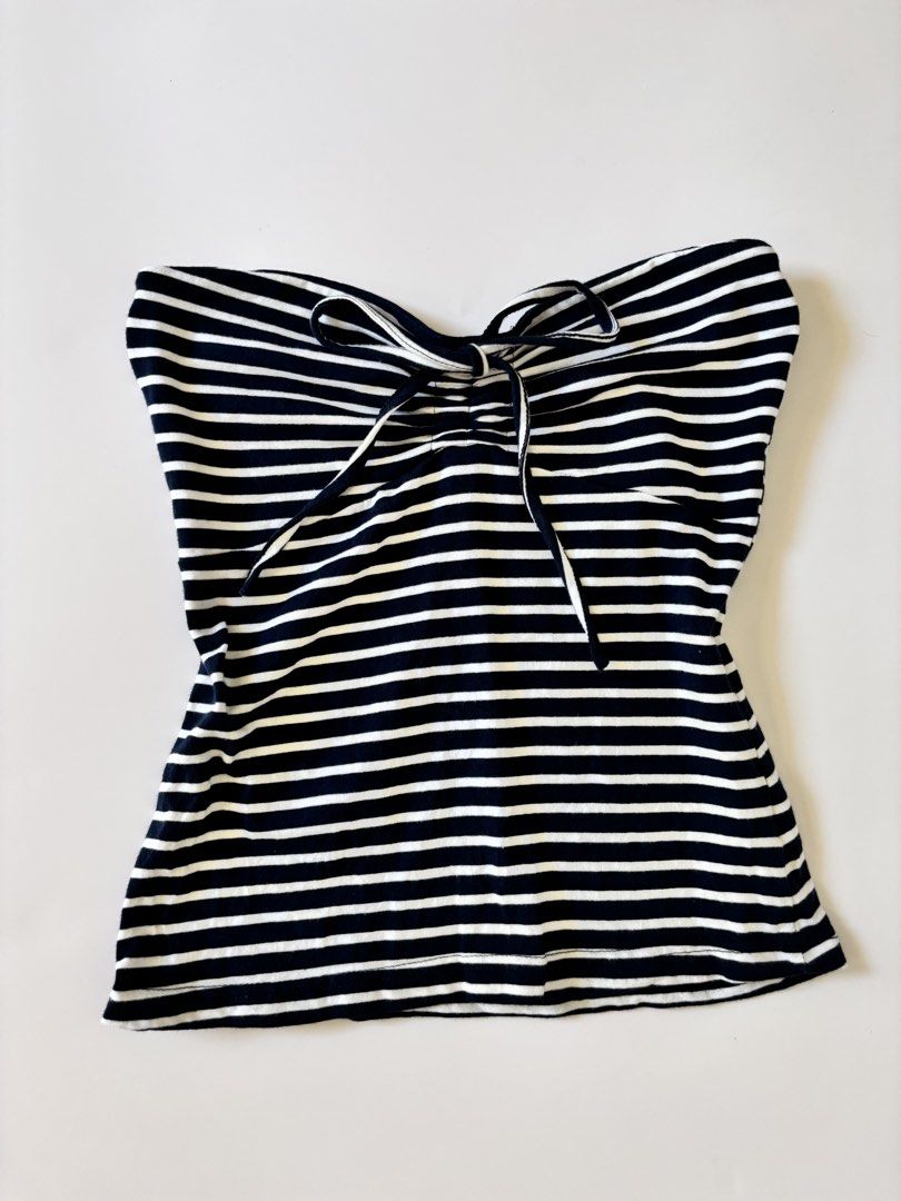 navy blue tube/halter top (Category: Sleeveless) located in Binan City. Submitted by byhiraeth (Listing ID 1464049289, Image 2). Description: .