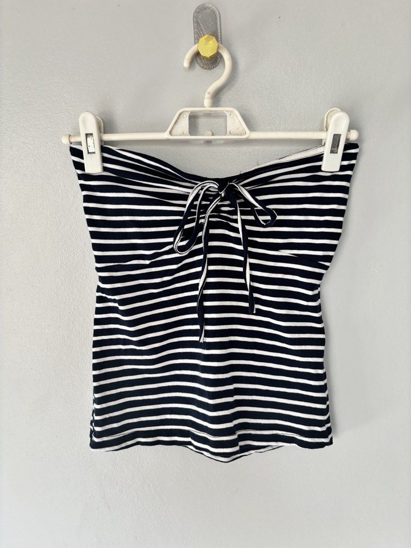 navy blue tube/halter top (Category: Sleeveless) located in Binan City. Submitted by byhiraeth (Listing ID 1464049289, Image 1). Description: .
