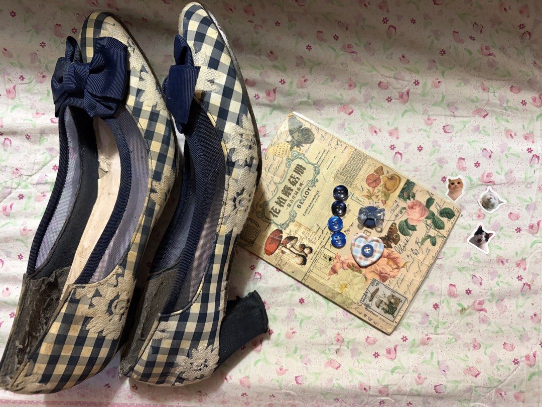 Navy Plaid Low-Heel Shoes (Category: Sneakers & Footwear) located in Muntinlupa City. Submitted by herellas0504 (Listing ID 1464083679, Image 3). Description: Navy Plaid Low-Heel Shoes Mine: 99 au ———————————— honest issues: peeling inside, stains, needs some repair needs to be wash&clean size: 24.5 (37.5-38.5).