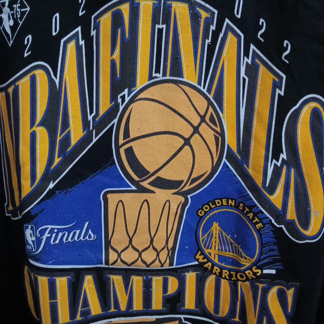 NBA GSW Shirt (Category: Tshirts & Polo Shirts ) located in Caloocan City. Submitted by jaychingsss (Listing ID 1464134294, Image 3). Description: NBA GSW Champ Shirt - 100 20x29 with neck tag, cut wash tag Color Rate: 9/10 Makapal Tela Minor issue: some print peel check photos.