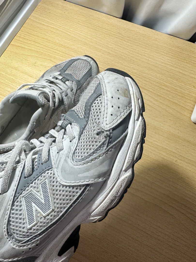 New Balance 530 Sneakers Grey (Category: Babies & Kids Fashion) located in Las Pinas. Submitted by lemartinshop (Listing ID 1464032356, Image 2). Description: Grey NB530 sneakers Size US1, EU 32.5, 19cm Some signs of wear, especially on the toe box. Great for everyday wear or light workouts..