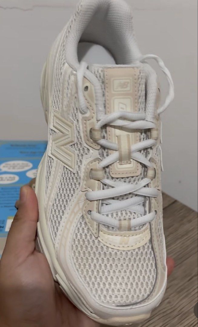 New Balance 740 (Category: Sneakers) located in Manila. Submitted by stopshop26 (Listing ID 1464010603, Image 3). Description: New Balance 740 US 6 (23cm) Brand new and original Onhand and ready to ship.