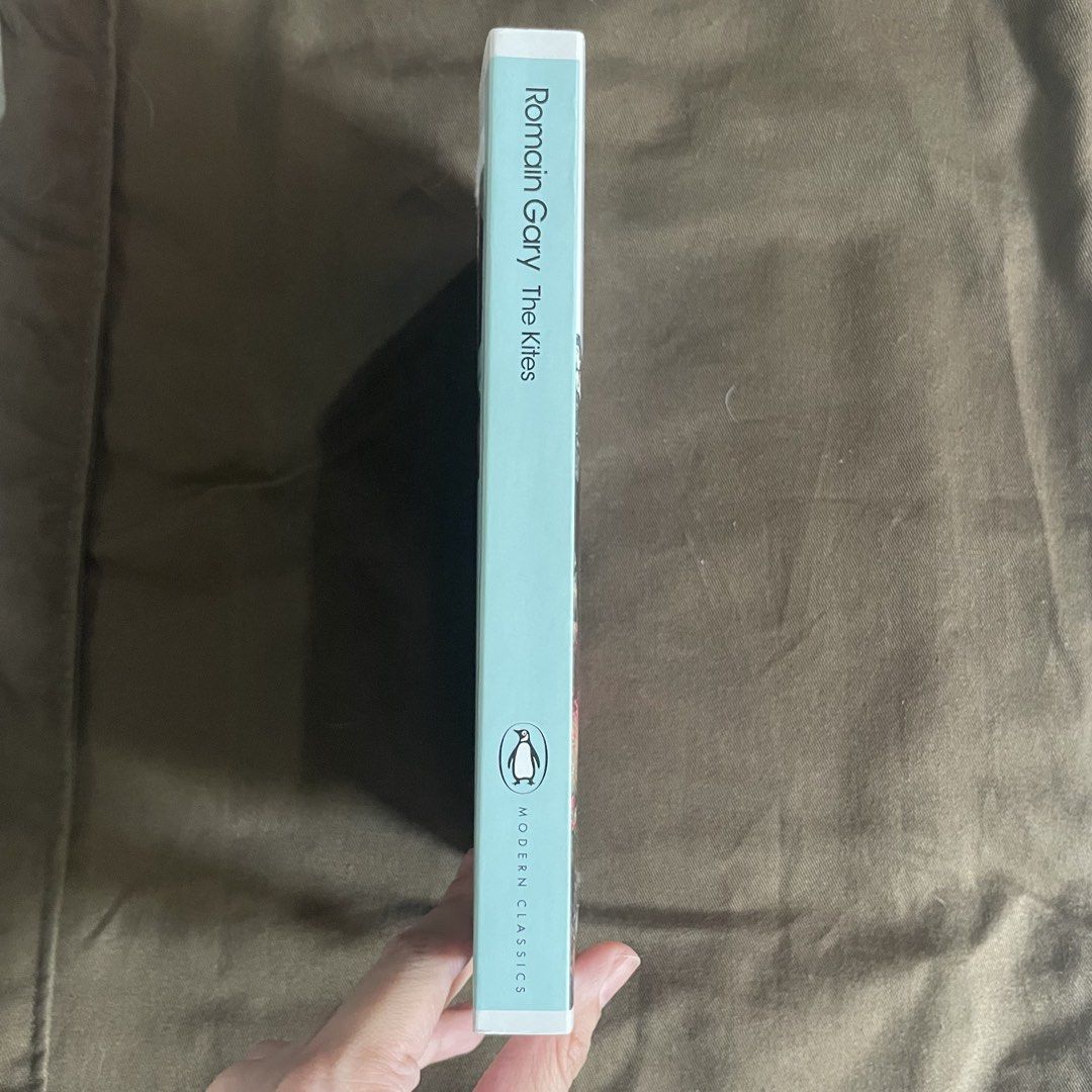 [BRAND NEW] Romain Gary - The Kites (Penguin Classics) (Category: Storybooks) located in Caloocan City. Submitted by dojaejungzen (Listing ID 1463965754, Image 3). Description: - PRICE IS FIXED - 100% authentic - Detailed photos already provided in the post - MOP: BDO/GCash/Maya/Maribank; MOD: J&T or SDD via Lalamove - Still brand new, no annotations - Personally loved this book, 100% recommend it :).