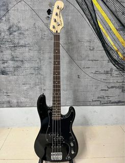 Santa Cruz 4-String Electric Bass Guitar Black, Hobbies & Lifestyle ...