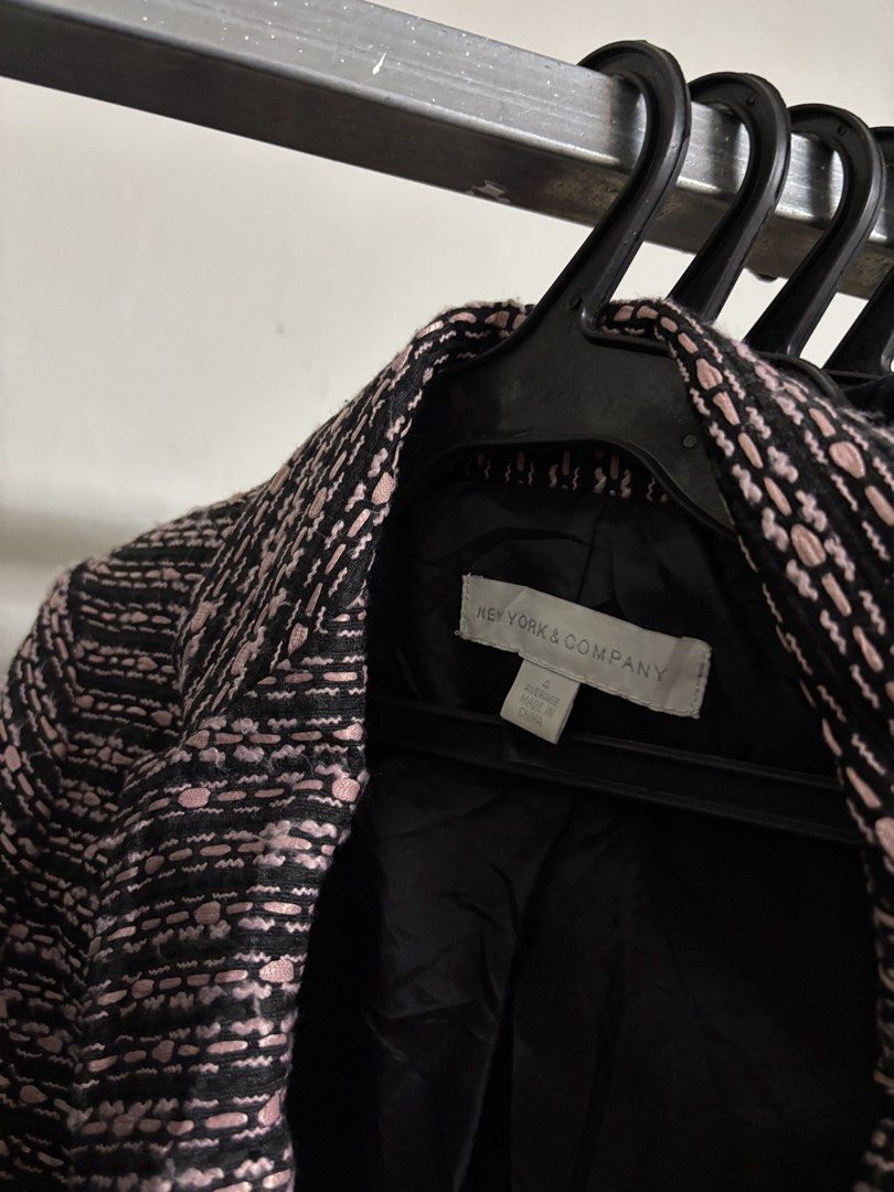 New York & Company (Category: Coats, Jackets and Outerwear) located in Pila. Submitted by isabelasthriftclothes (Listing ID 1464078442, Image 2). Description: .