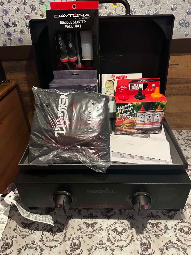 Burger Grill (Category: BBQ, Grills & Hotpots) located in Caloocan City. Submitted by silverwolf_6094c4 (Listing ID 1464066695, Image 2). Description: - Nexgrill Daytona Flat Top Griddle - Includes 7-piece griddle starter pack (spatulas, scraper) - Comes with Kinder's 3-bottle sauce pack - All items are brand new and in the original box - Ideal for outdoor cooking, BBQs, and gatherings.