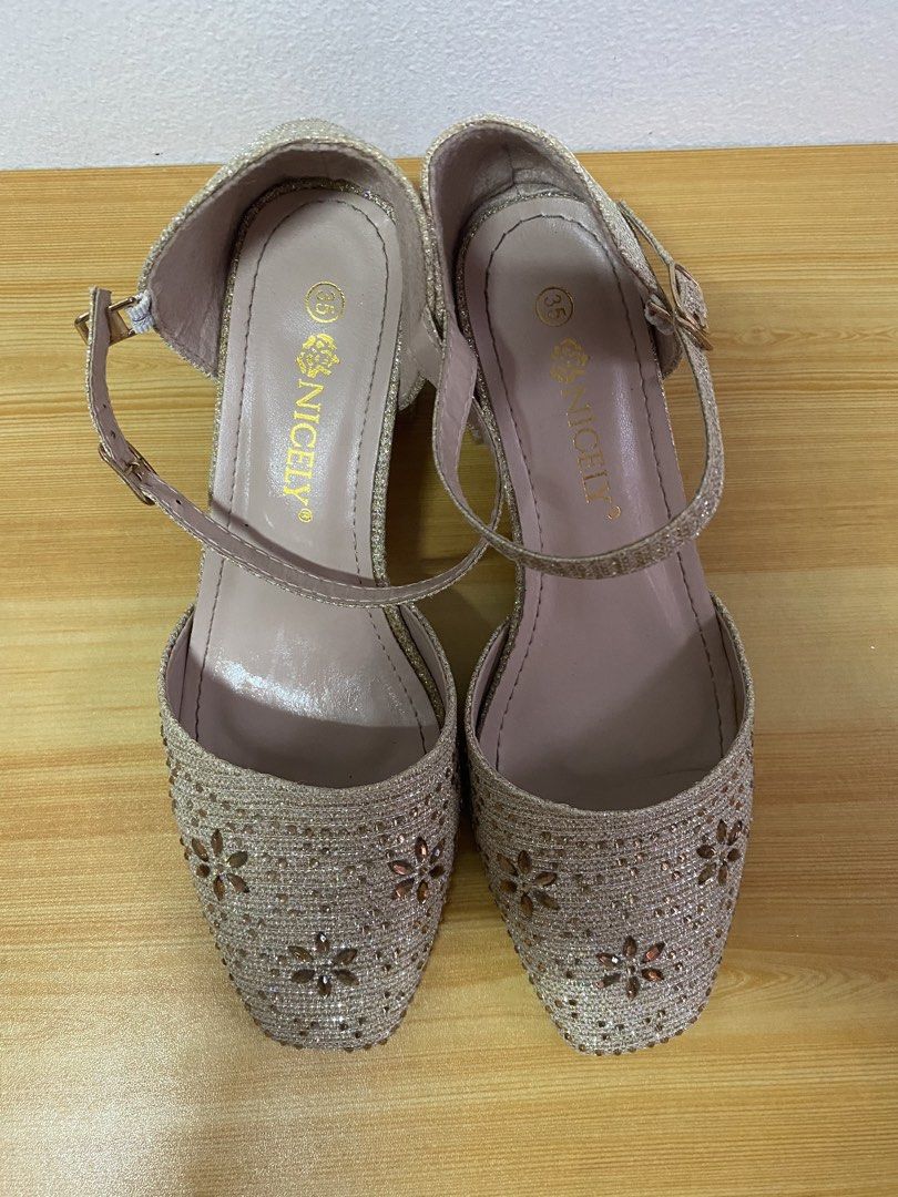 Nicely Gold Glitter Heels with Ankle Strap (Category: Heels) located in Manila. Submitted by sherry_mae (Listing ID 1464020437, Image 2). Description: - Eye-catching gold glitter heels - Adorable floral design on the front - Secure ankle strap with buckle closure - Comfortable block heel - Estimated size: 36 - Ideal for parties and special occasions -Original Price: 700.