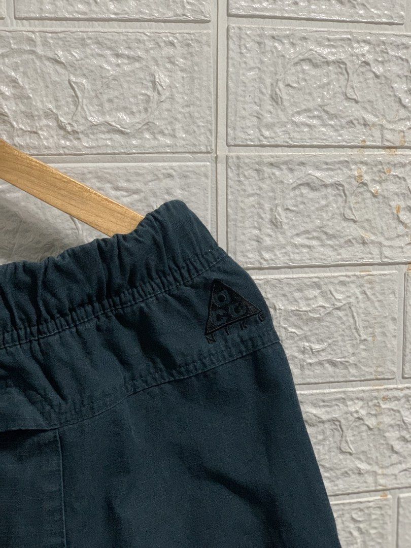 Nike ACG short (Category: Shorts) located in Calamba. Submitted by mrmpiece (Listing ID 1464031512, Image 1). Description: Nike ACG Short -Excellent condi/ Large on tag -Width 30-34/ Length 19/ Leg hole 12.5 -Cut tags -Calamba 🏷️1,350.
