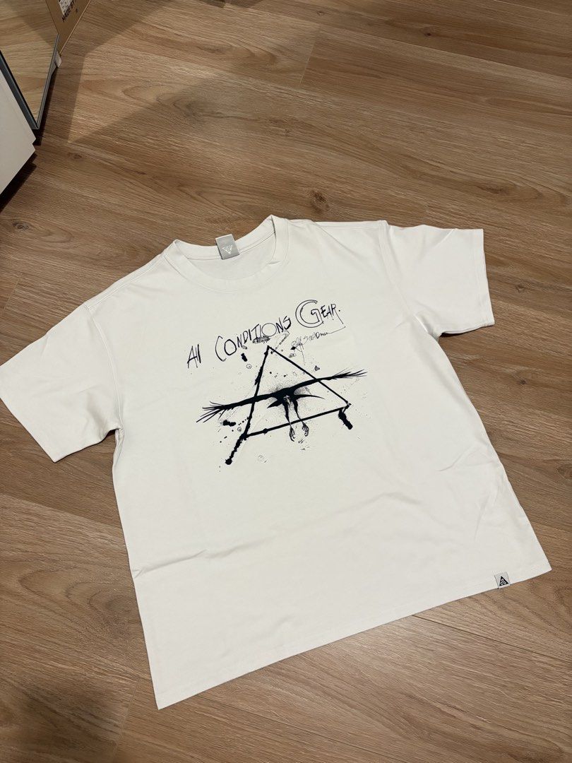 Nike ACG tee XXL （分類：T-shirt、恤衫、有領衫）位於 Hong Kong。 由 drakeharlow 提交（商品編號 1464073484，圖片 1）。簡介： SF。