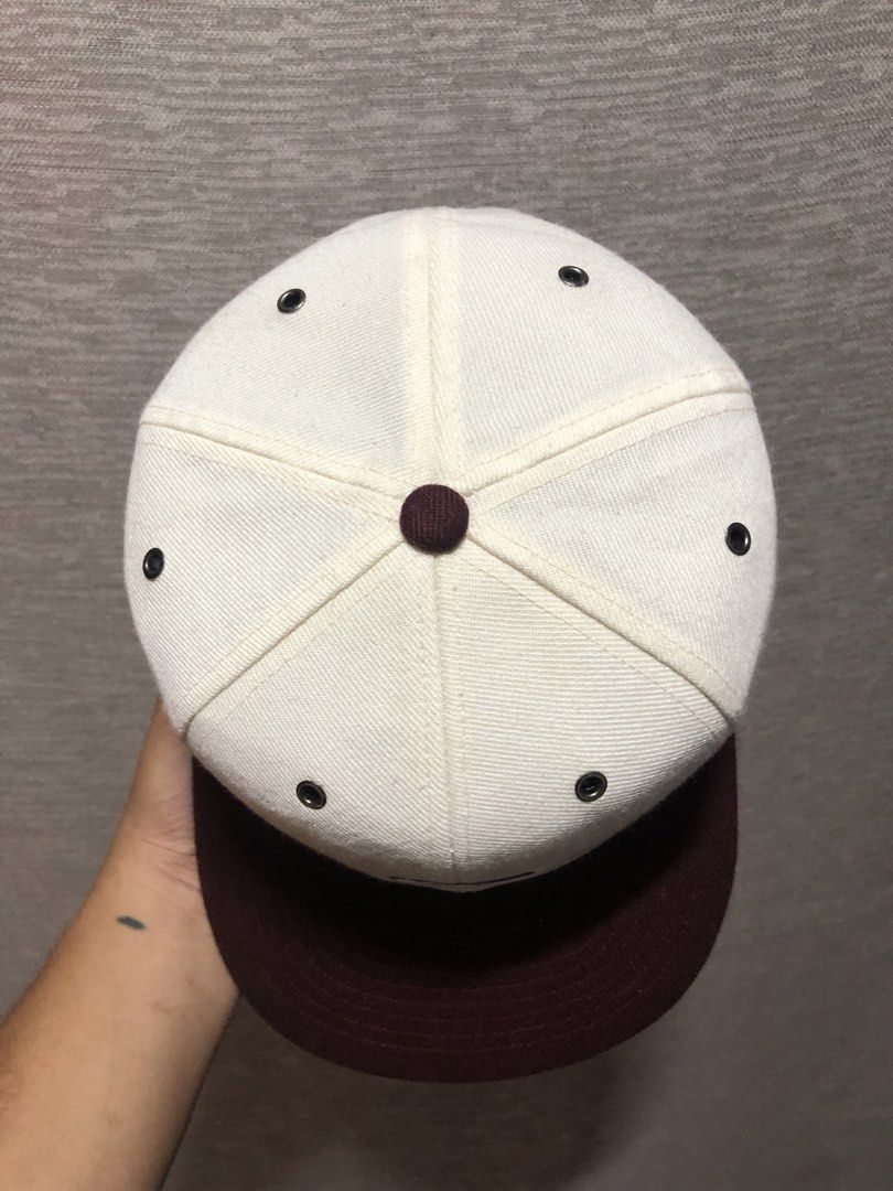 Nike Air Cap White Burgundy Snapback (Category: Caps & Hats) located in Digos. Submitted by villasurdajayvee (Listing ID 1463948901, Image 2). Description: - Classic Nike Air cap - White crown with burgundy brim - Iconic Nike Air logo on the front - Adjustable strap for a comfortable fit - Perfect for everyday wear.