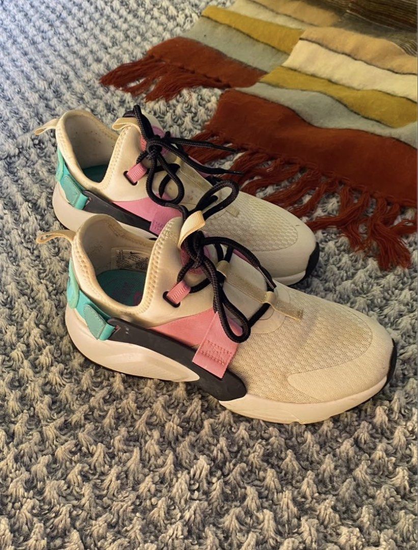 Nike Air Huarache City (Category: Casual Shoes) located in Manila. Submitted by pc.thrift (Listing ID 1463961472, Image 3). Description: Nike Air Huarache City Low sneakers in the “Hyper Jade” colorway.