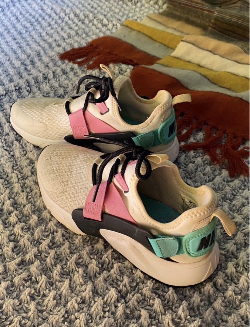 Nike Air Huarache City (Category: Casual Shoes) located in Manila. Submitted by pc.thrift (Listing ID 1463961472, Image 2). Description: Nike Air Huarache City Low sneakers in the “Hyper Jade” colorway.