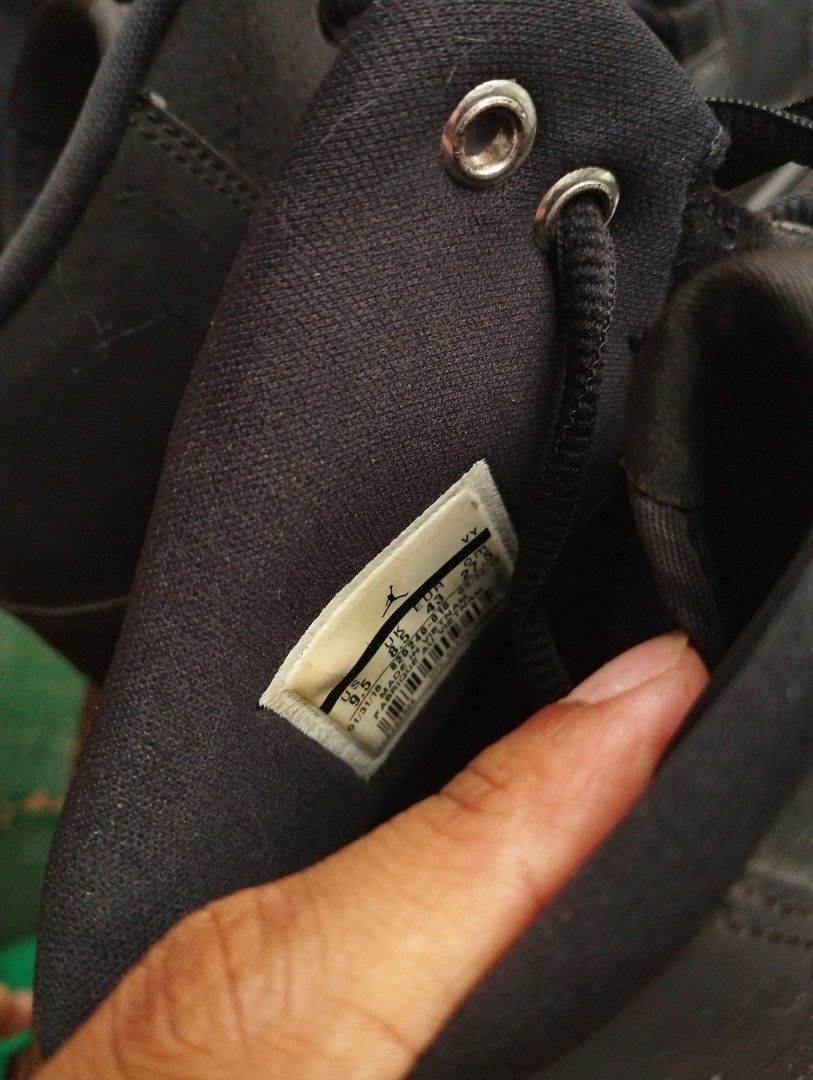 Nike Air Jordan Executives Triple Black (Category: Sneakers) located in Bocaue. Submitted by jhnr_adri20 (Listing ID 1464069563, Image 2). Description: Size 43EUR | 9.5US | 8.5UK never been used can ship nationwide.