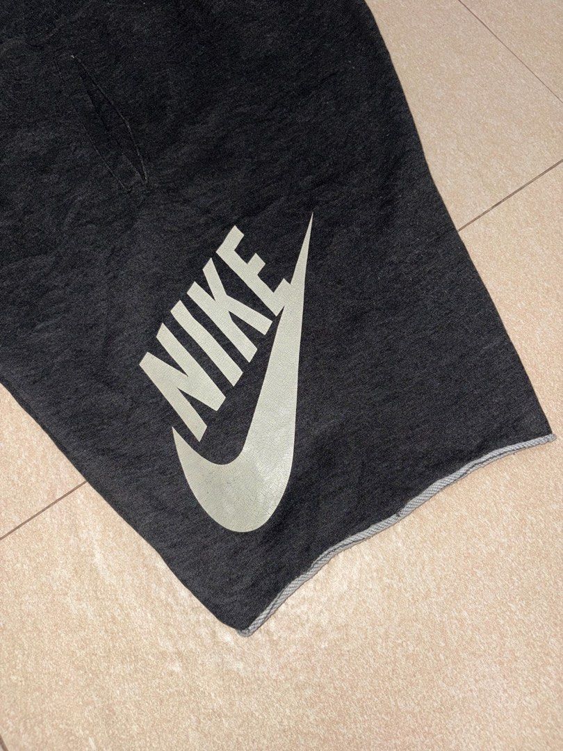 nike alumni short (Category: Shorts) located in Manila. Submitted by triptothrift7 (Listing ID 1464071017, Image 2). Description: pm me for fast transaction! N*KE ALUMNI CRACK LOGO SHORT BIG SIZE for only 899 size 2XL waistline 38 to 44 stretch length 21 no issue excellent condition color rate 9/10 mode of payment gcash or bank transfer location Biñan laguna.