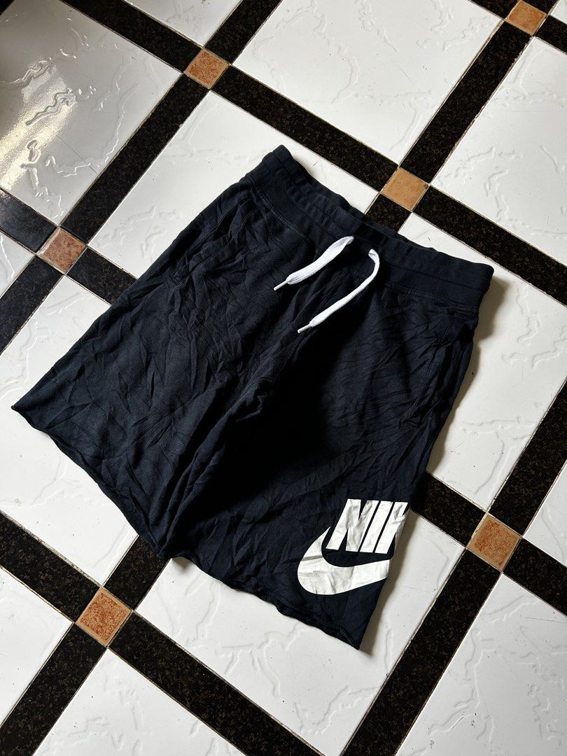 Nike Black Alumni Short (Category: Shorts) located in Amadeo. Submitted by archived_stole (Listing ID 1463970056, Image 3). Description: Nike Alumni Short -Waist: Adjustable -Length: 21 -Thigh: 13.5 -Hem: 12 -Excellent Condition! -Color rate: 9.5/10 -issue: NONE! -Color may vary due to lighting. Pm/Dm📥 Jnt/Lalamove🛵.