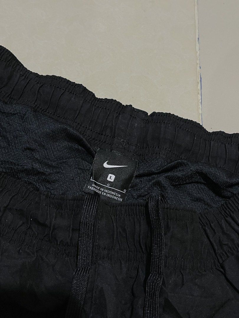 Nike Black Running Shorts Size Large (Category: Shorts) located in Manila. Submitted by micoletszx81430 (Listing ID 1464073073, Image 3). Description: - Black Nike Shorts - Size: Large (L) - Waistline: 36 inches (adjustable with drawstring) - Length: 16.5 inches - Ideal for running and workouts - Made in Indonesia.
