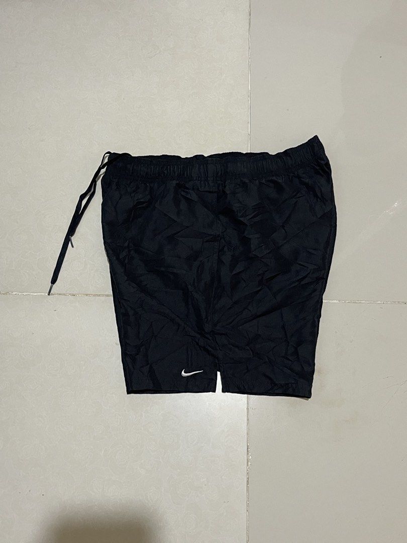 Nike Black Running Shorts Size Large (Category: Shorts) located in Manila. Submitted by micoletszx81430 (Listing ID 1464073073, Image 2). Description: - Black Nike Shorts - Size: Large (L) - Waistline: 36 inches (adjustable with drawstring) - Length: 16.5 inches - Ideal for running and workouts - Made in Indonesia.