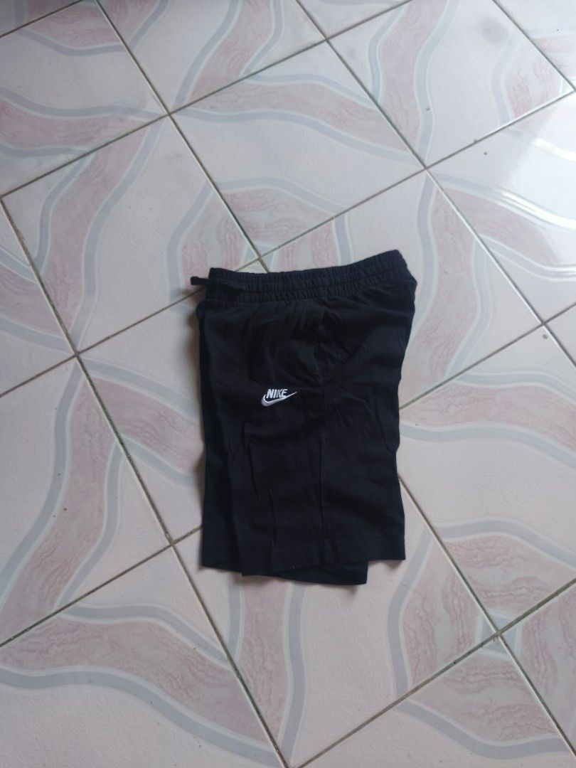 Nike Black Shorts (Category: Shorts) located in Legazpi City. Submitted by cookandthriftzzzzz (Listing ID 1464073278, Image 1). Description: - Black Nike Shorts - Size: Small - Elastic waistband with drawstring - Versatile: Perfect for sports or casual wear - Origin: Made in Cambodia - Please check photos for condition details 24-28 wasitline 19 length excellent no issue .