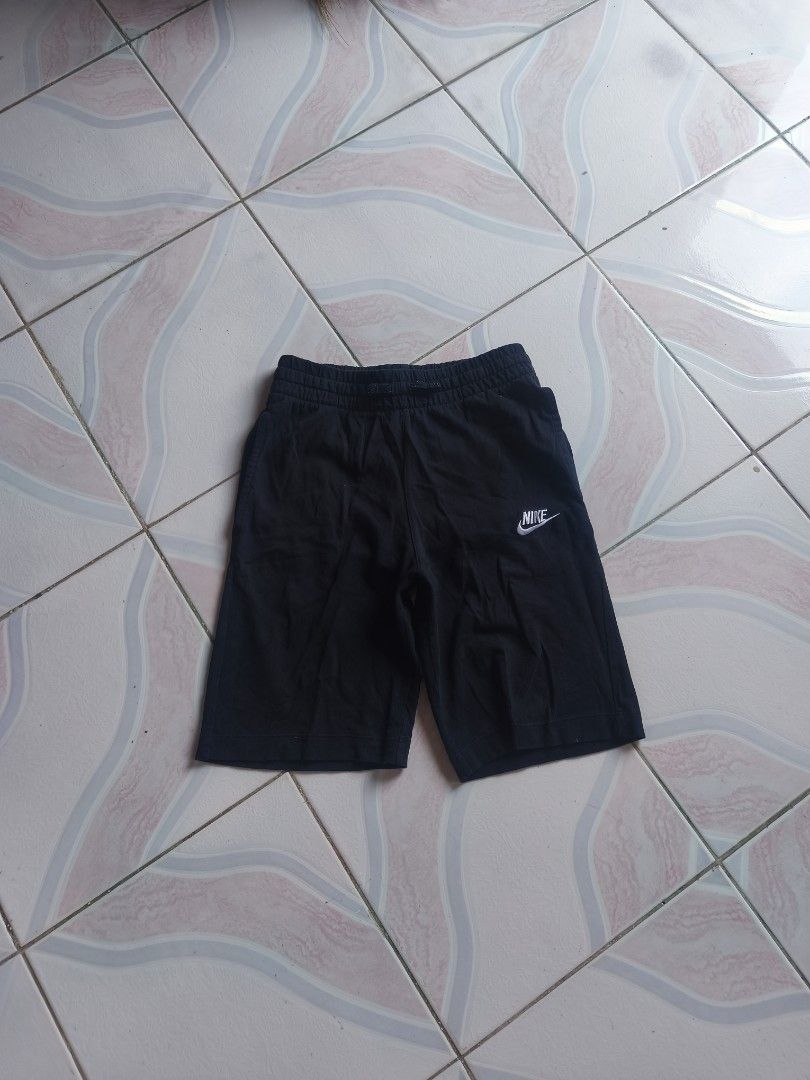 Nike Black Shorts (Category: Shorts) located in Legazpi City. Submitted by cookandthriftzzzzz (Listing ID 1464073278, Image 2). Description: - Black Nike Shorts - Size: Small - Elastic waistband with drawstring - Versatile: Perfect for sports or casual wear - Origin: Made in Cambodia - Please check photos for condition details 24-28 wasitline 19 length excellent no issue .