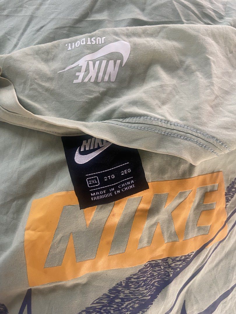 NIKE Box Logo Tee Sage Green 2XL (Category: Tshirts & Polo Shirts ) located in Manila. Submitted by jayve_montecillo (Listing ID 1463997994, Image 2). Description: NIKE Big Swoosh Graphic Tee Sage Green • Brand: NIKE - Authentic with neck tag + hem tag • Size: 2XL on tag | Dimes: W20 x L27 | Chest 40” • Color: Sage Green with Orange Box + Navy Swoosh • Condition: 7.5/10 - May 2-3 small dots/stains sa harap see last pics. Print goods pa, no cracks