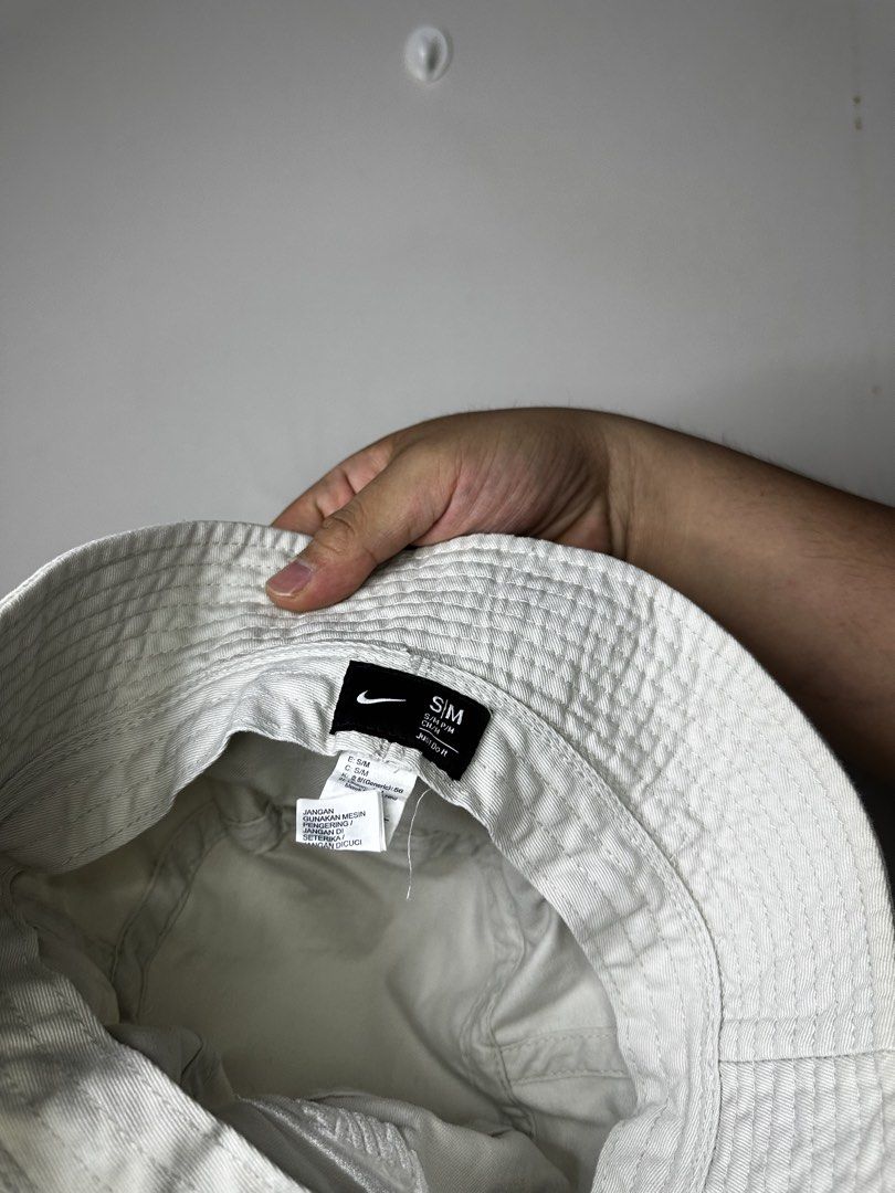 NIKE BUCKET (Category: Caps & Hats) located in Molave. Submitted by thriftmate13 (Listing ID 1464077475, Image 2). Description: .