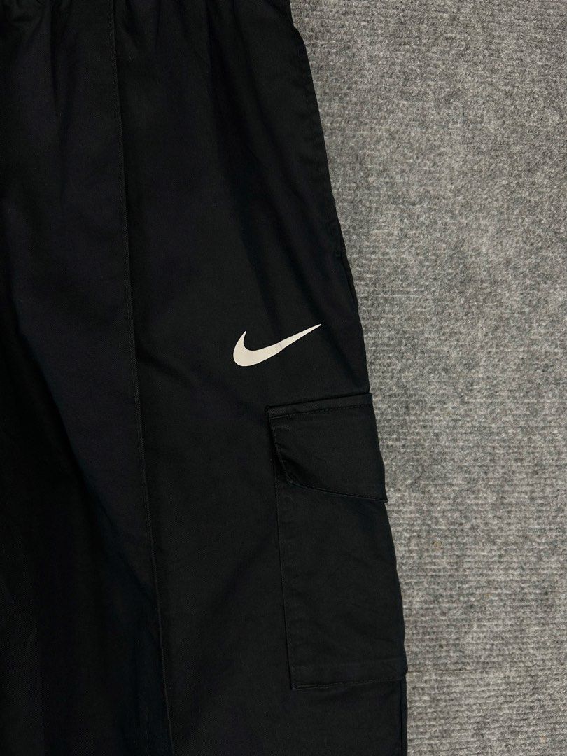 Nike Cargo Pants (Category: Jeans) located in Cebu City. Submitted by tanlawr07 (Listing ID 1464042315, Image 2). Description: Size Small Orig 💯 Excellent Condition No issue 880 only 📍Cebu City Location .