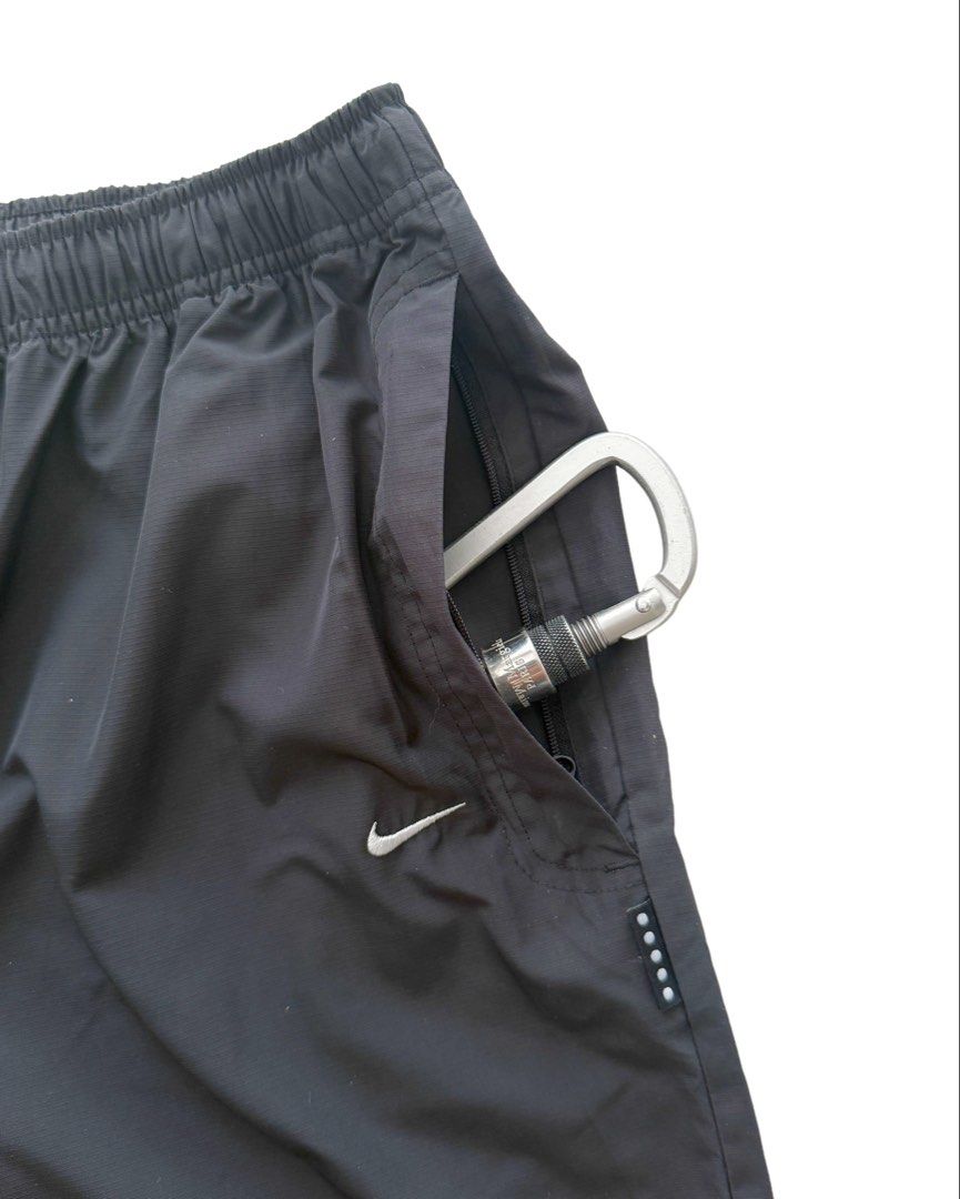 Nike Dri Fit Pants (Category: Jeans) located in Manila. Submitted by morf_sply (Listing ID 1464007022, Image 3). Description: Regular fit with a slight taper and crop designed to meet the tongue of your low-collared kicks. Elasticated waist with string puller. Issue: Last pic. Waist 26-30 in Rise 11 in Inseam 29 in Length 39 in Leg Opening 7.5 in .