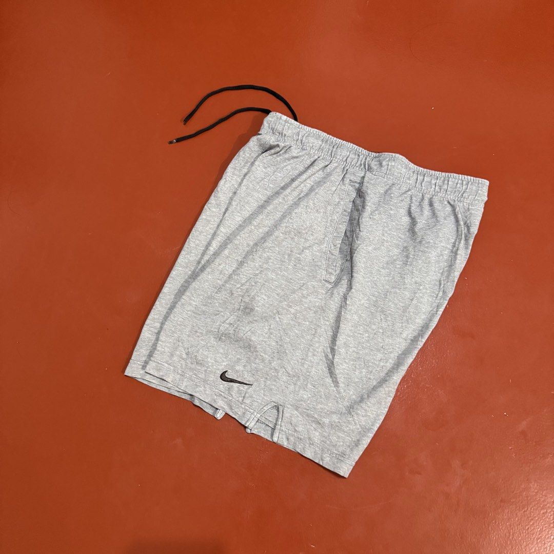 NIKE DRI FIT SHORTS (Category: Shorts) located in Pasig City. Submitted by buzzthrifty (Listing ID 1463951502, Image 1). Description: SIZE 30-36WAIST 17" LENGTH 12" LET HOLE EXCELLENT CONDITION .