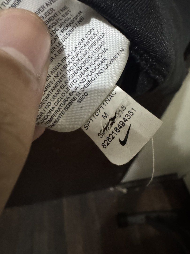 Nike Dri-FIT Running Vest 26 length 23 width (Category: Activewear) located in Manila. Submitted by wiseearth.075b2f (Listing ID 1463990477, Image 3). Description: - Black Nike Dri-FIT running vest sz medium -₱1375 nego - 26 length 23 width - no holes or scratches excellent condition -we can do COD or meet up - Sleeveless design - Full zip front - Reflective strip on chest for visibility - Ideal for workouts and outdoor runs - Lightweight and bre