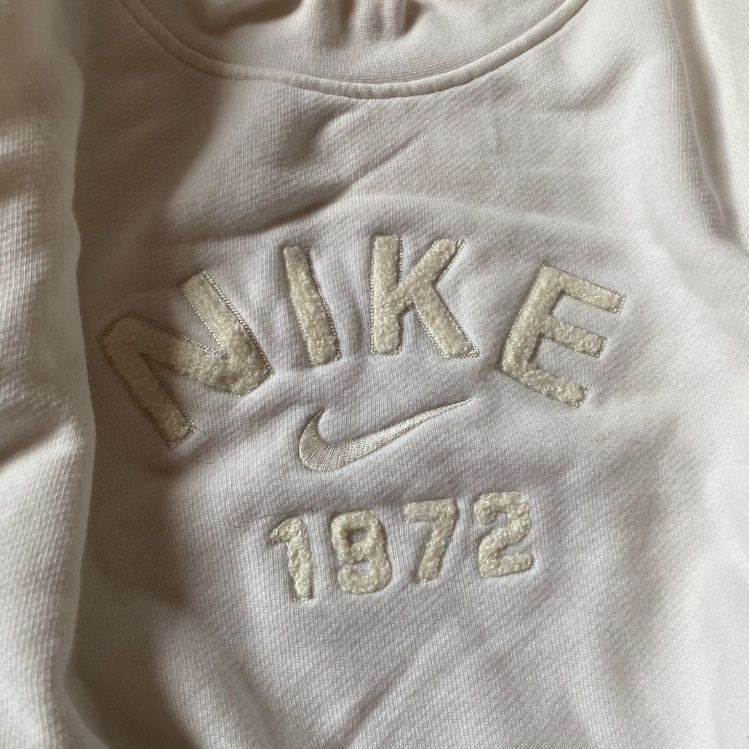 Nike fleece crew top (Category: Activewear) located in Paete. Submitted by fat.archives (Listing ID 1464081832, Image 2). Description: Dimes Bust 28 Length20 +sf.