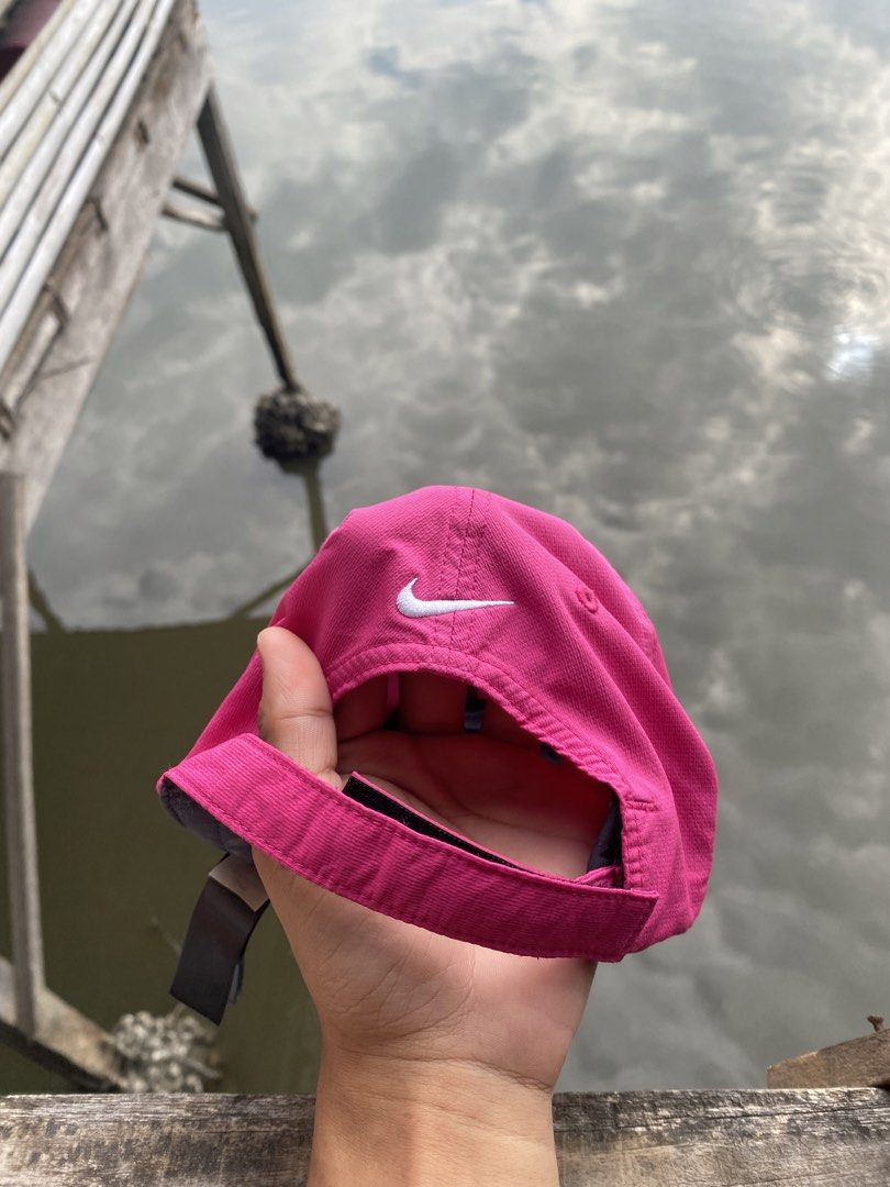 Nike Golf Hat (Category: Hats & Beanies) located in Davao. Submitted by rovicbaguio8060 (Listing ID 1463993996, Image 2). Description: has issues .