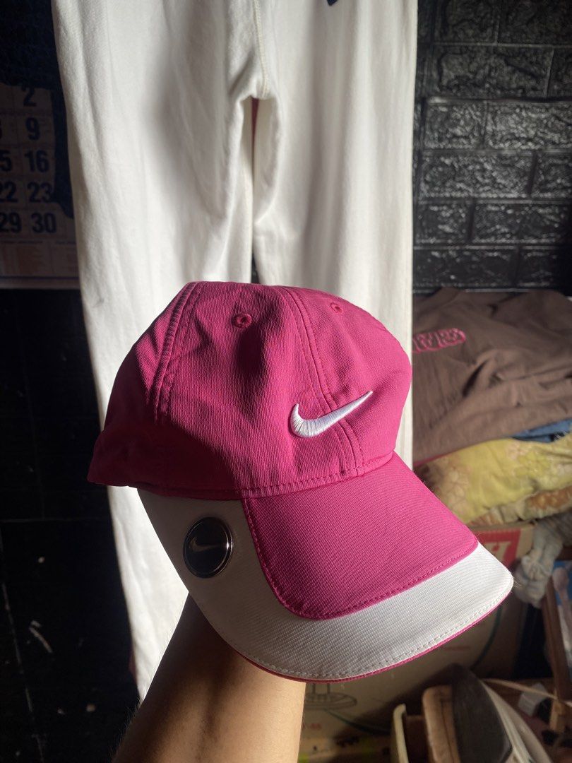 Nike Golf Hat (Category: Hats & Beanies) located in Davao. Submitted by rovicbaguio8060 (Listing ID 1463993996, Image 3). Description: has issues .