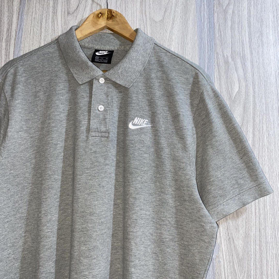 Nike Grey Polo Shirt (Category: Tshirts & Polo Shirts ) located in Manila. Submitted by _thriftanddrip (Listing ID 1464092233, Image 2). Description: 24 x 29 (X-large) Like new ₱600 plus shipping fee Grey Nike polo shirt. Short sleeves with a classic collar and button placket. Features the iconic Nike swoosh logo embroidered on the chest. Made in Indonesia. Great for casual wear or a sporty look..