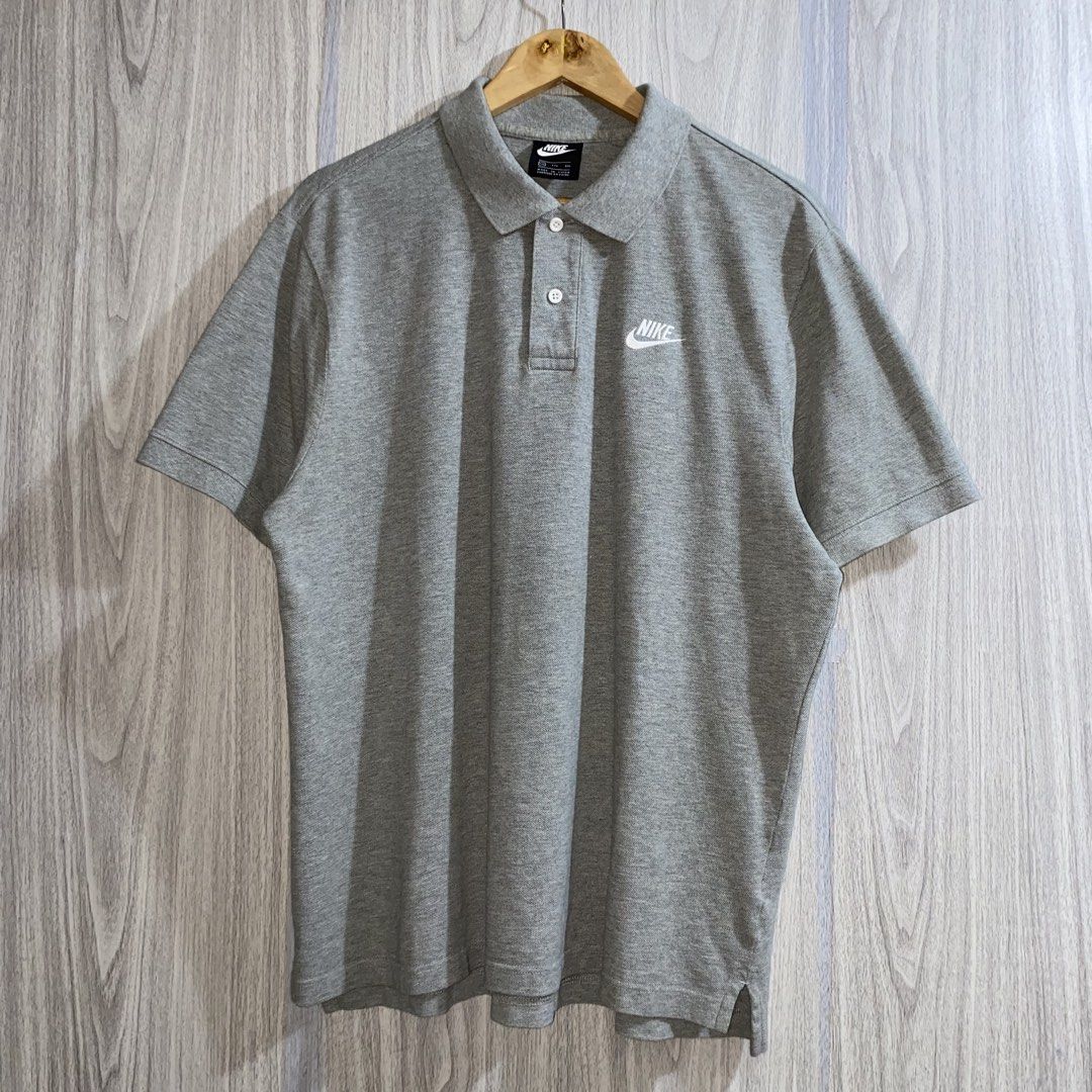 Nike Grey Polo Shirt (Category: Tshirts & Polo Shirts ) located in Manila. Submitted by _thriftanddrip (Listing ID 1464092233, Image 1). Description: 24 x 29 (X-large) Like new ₱600 plus shipping fee Grey Nike polo shirt. Short sleeves with a classic collar and button placket. Features the iconic Nike swoosh logo embroidered on the chest. Made in Indonesia. Great for casual wear or a sporty look..
