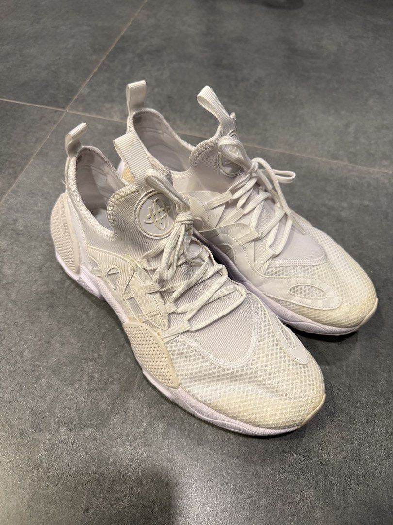 Nike Huarache White Sneakers (Category: Sneakers) located in Bacoor. Submitted by solegrailph (Listing ID 1464043722, Image 1). Description: - Used a couple of times Issues: Yellowing.