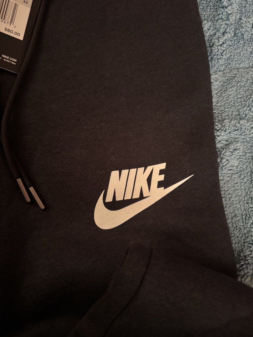 Nike jogger pants (Category: Other Bottoms) located in Nueva Valencia. Submitted by lululeimon (Listing ID 1464026858, Image 2). Description: XS on tag Waist 26-27 Length- 37.5.