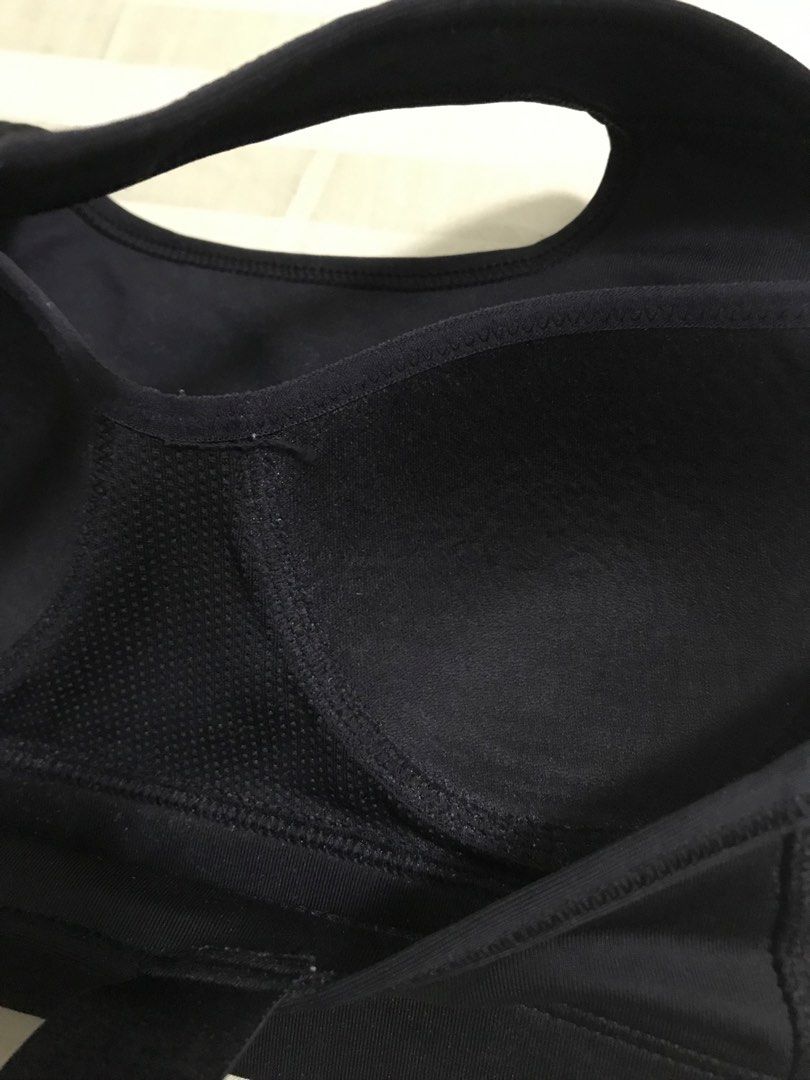 Nike Just Do It Sportsbra (Category: Activewear) located in Manila. Submitted by freshlemon58885 (Listing ID 1463987013, Image 3). Description: No issue Built in pads Small Made in Sri Lanka.