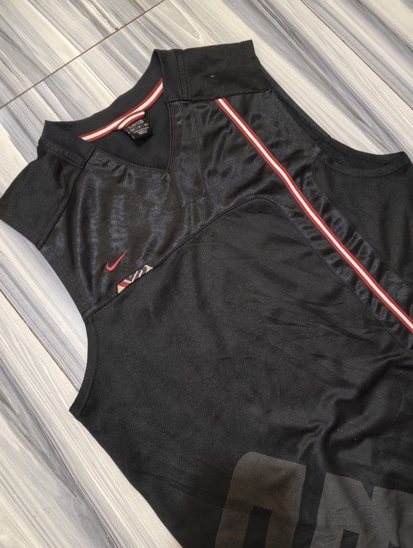 Nike Lebron James signature jersey (Category: Activewear) located in Cebu City. Submitted by archenggo (Listing ID 1463946400, Image 3). Description: Dimes 21x30 freeshipped.
