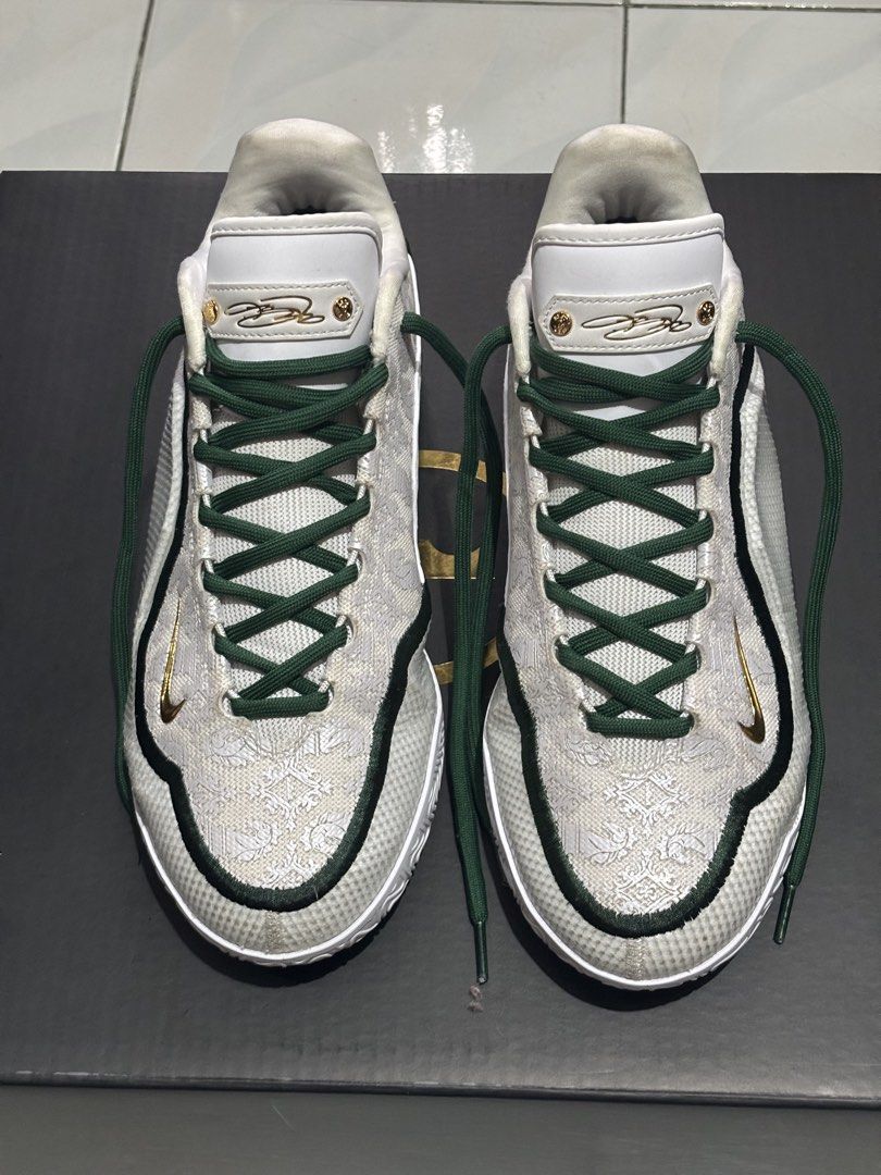 Nike LeBron 23 ‘From This Point Forward’ (Category: Sneakers) located in Taguig. Submitted by remodeatelier (Listing ID 1464056946, Image 1). Description: Nike LeBron 23 ‘From This Point Forward’ Condition: 9.5/10 Size: 10.5 Price: ₱4500 RFS: malaki size sa owner kaya benta na lang Location: Taguig 📦 Inclusions: Original Nike LeBron shoes Original “Forever King” box Extra laces Original packaging/accessories.