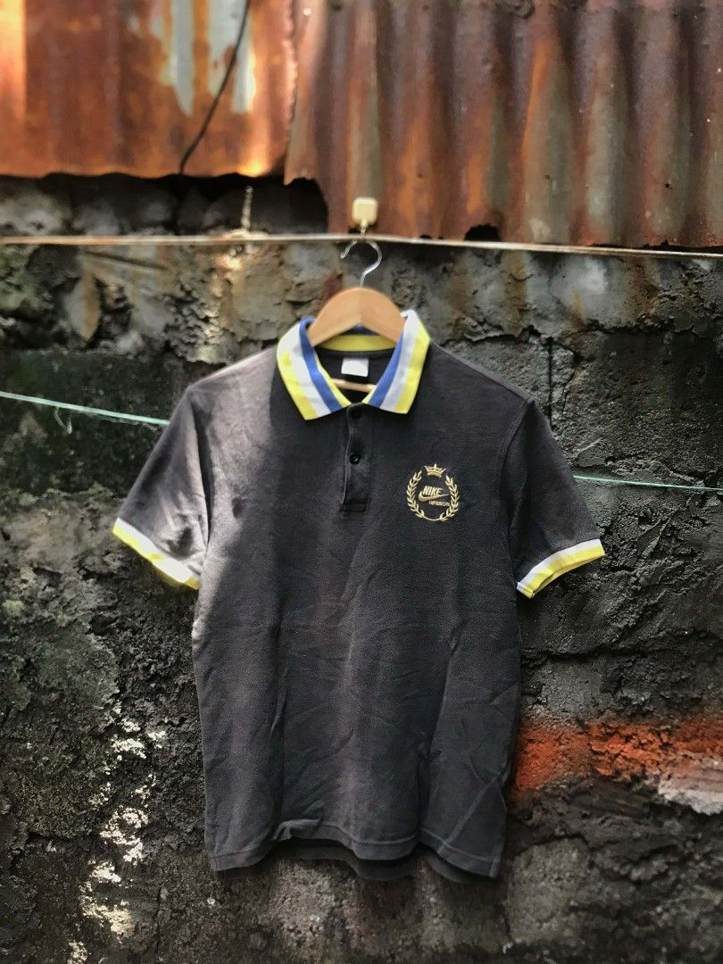 Nike polo (Category: Tshirts & Polo Shirts ) located in Manila. Submitted by thriftnicarl.3 (Listing ID 1464074069, Image 1). Description: sizes - medium dimes - W 18.6 L 26 200 Freeship via jnt 🏷️.