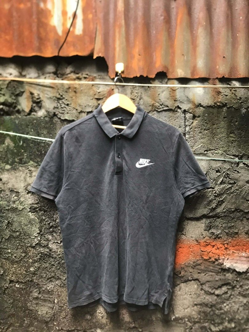 Nike polo (Category: Tshirts & Polo Shirts ) located in Manila. Submitted by thriftnicarl.3 (Listing ID 1464075068, Image 1). Description: sizes - xl dimes - W 22 L 27.3 price - 200 Freeship via jnt 🏷️.