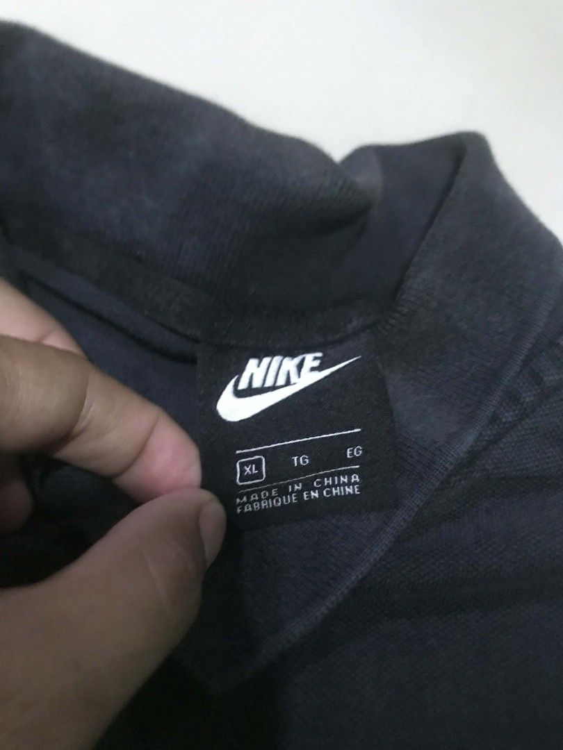 Nike polo (Category: Tshirts & Polo Shirts ) located in Manila. Submitted by thriftnicarl.3 (Listing ID 1464075068, Image 3). Description: sizes - xl dimes - W 22 L 27.3 price - 200 Freeship via jnt 🏷️.