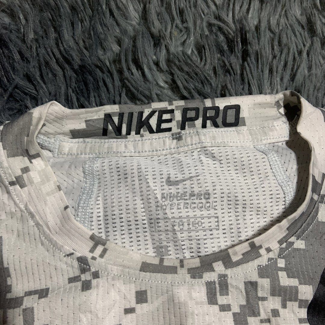 Nike Pro Digital Camo Compression T-Shirt (Category: Activewear) located in Compostela. Submitted by anyastark (Listing ID 1464126165, Image 3). Description: - Nike Pro Hypercool T-shirt - Digital camouflage pattern (grey & white) - Short sleeves - Breathable fabric - Ideal for workouts or everyday wear - Size: Medium (M) - Width 16 - Length 23.